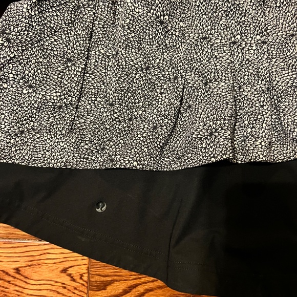Sz 6 unique print lululemon zip up - Picture 3 of 3